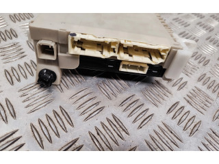 Блок предохранителей  8922152242   Toyota Verso-S    