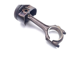 Píst A16XER   Opel Astra J    A16XER 