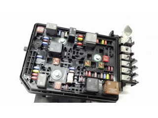 Блок предохранителей  39040852   Opel Astra K    