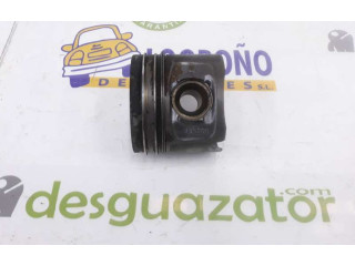 Píst 11257803033, 0840BB   BMW 7 E65 E66  pro naftový motor 2.0  