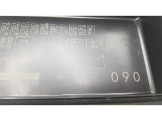 Крышка блока предохранителей 8267228090   Toyota Previa (XR30, XR40) II    