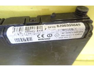 Pojistková skříňka Řídící jednotka BSM 8200309689   Renault Megane II 2004