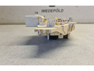   Pojistková skříňka 8273360032   Toyota Land Cruiser (J100) 2001