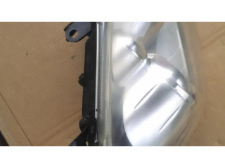 Přední světlo pravé T25, XENON200609   Toyota Avensis T250 2003