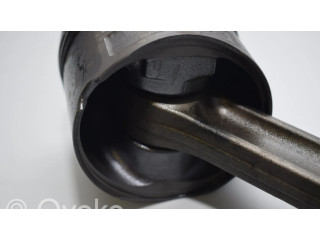 Píst    BMW 5 E39  pro naftový motor 2.9 M57 D30 (306D1) 