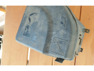   Pojistková skříňka 9658447380   Peugeot 3008  2008