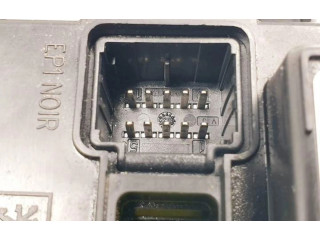 Блок предохранителей 9643498980   Ford Focus    