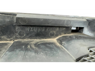 Передняя решётка Mazda 323 F 1995-1998 года MZ0707501      