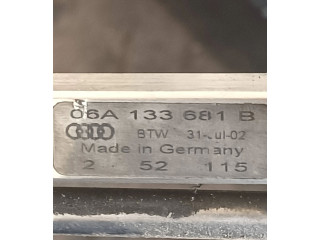 Топливная рампа 06A133681B   Audi TT Mk1  