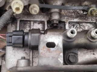 Vstřikovací lišta    Toyota Corolla E140 E150  pro naftový motor 2.0  