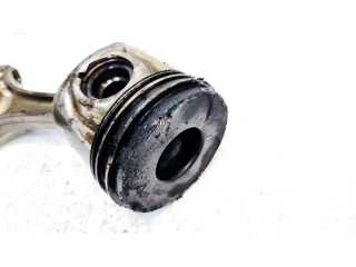 Píst    Toyota Corolla E120 E130  pro naftový motor 2.0  