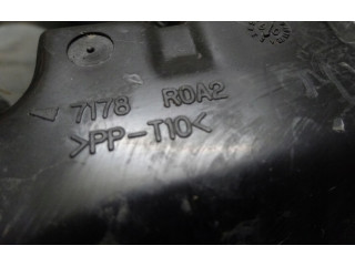   Pojistková skříňka 8266252301, 7178R0A2   Toyota Yaris 2009