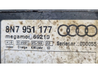 Блок управления 8N7951177, 69210   Audi TT Mk1