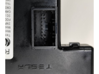 Блок управления центрального замка 110024100J    Tesla Model Y