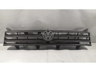 Верхняя решётка Volkswagen PASSAT B2 1985-1988 года 323853653      