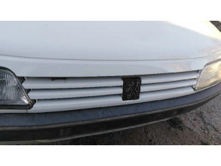 Передняя решётка Peugeot 405        