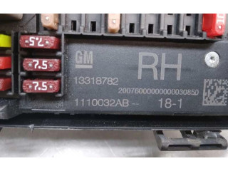 Pojistková skříňka Řídící jednotka BSM 13318782, 1110032AB   Opel Astra H 2011