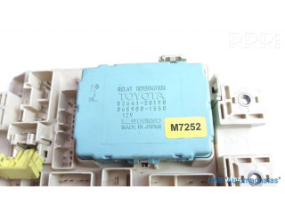 Блок предохранителей 8264120190, M7252   Toyota RAV 4 (XA10)    