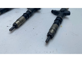 Комплект форсунок 2367030100    Toyota Hilux (AN10, AN20, AN30) для дизельного двигателя  2.5