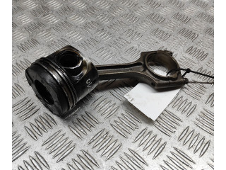 Píst 31339996, 31401216   Volvo V60    D 5204 T2 