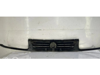 Передняя решётка Volkswagen Polo III 6N 6N2 6NF 1995-2001 года 6N0853653B01C      