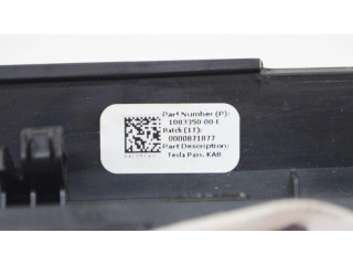 Подушка безопасности для колен 107782600D, 108335000E   Tesla Model Y