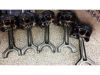 Píst 7846593   BMW 3 GT F34  pro benzínový motor 2.8  