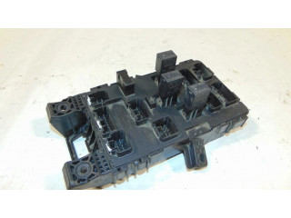 Блок предохранителей 8273005010   Toyota Avensis T220    