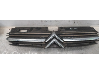 Передняя решётка Citroen C5 2001-2004 года 9636751980      