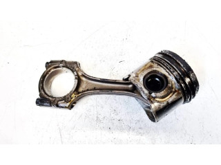 Píst    Toyota Corolla E120 E130  pro naftový motor 2.0  