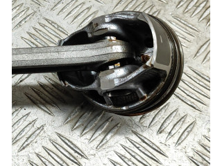 Píst 32298424, 31401957   Volvo XC40    B 4204 T47 