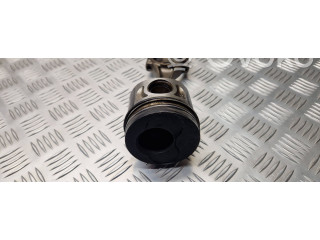 Píst    Audi A4 S4 B5 8D     