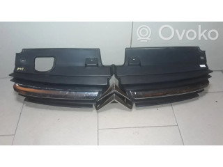 Передняя решётка Citroen C5 2001-2004 года 9636751980      