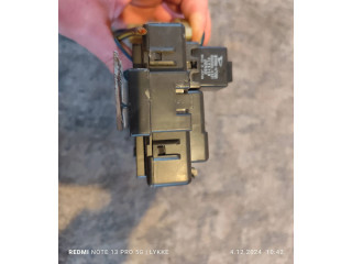 Ящик предохранителей (комплект) 8260097405   Daihatsu YRV