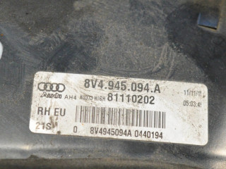 Задний фонарь правый 8V4945094A, 81110202    Audi A3 S3 8V   2013-2019 года