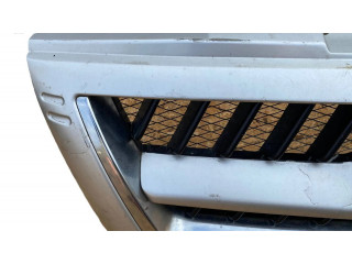 Передняя решётка Mitsubishi Pajero 2003-2006 года MN117713      