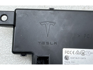Блок управления центрального замка 110024100J, 201190124    Tesla Model Y