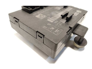 Блок управления дверью    8T0959795Q   Audi A4 Allroad