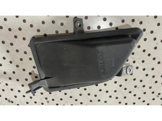Нижняя решётка (из трех частей) Chevrolet Kalos 2005-2008 года 96481832      
