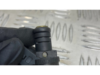 Vstřikovač 1427240   BMW 5 E60 E61  pro benzínový motor 2.2 M54B22 