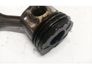 Píst    Audi A4 S4 B5 8D     