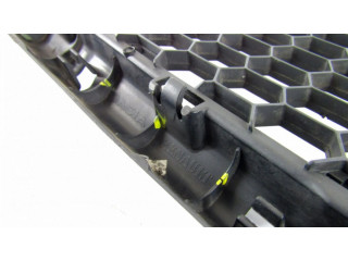 Передняя решётка Dacia Logan I 2004-2012 года 8200604721      