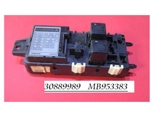 Блок предохранителей 30889989, MB953383   Volvo S40, V40    