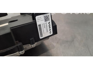   Pojistková skříňka 31652295   Volvo V60 2018