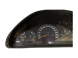 Přístrojová deska  Mercedes-Benz E W210 2003 A2105402811, 110080063002  