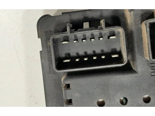   Pojistková skříňka 30728512, 28017881   Volvo V70 2004