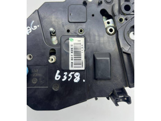 Zámek zadních dveří 2K0827426C   Volkswagen Caddy 2008