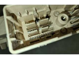  Pojistková skříňka 8273360032   Toyota Land Cruiser (J100) 2001