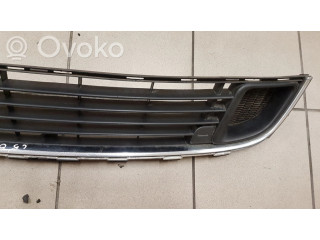 Передняя решётка Citroen C5 2008-2016 года 9681052677      