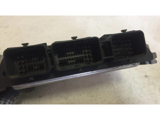 Блок управления двигателя 0281011530, 8200512196   Opel Vivaro